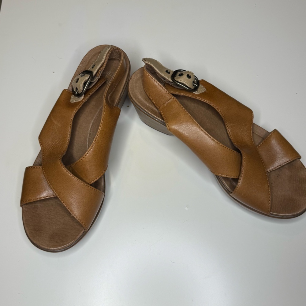 Dansko Jacinda Women's Two-Tone Brown Wedge Sandals Size 37 GUC